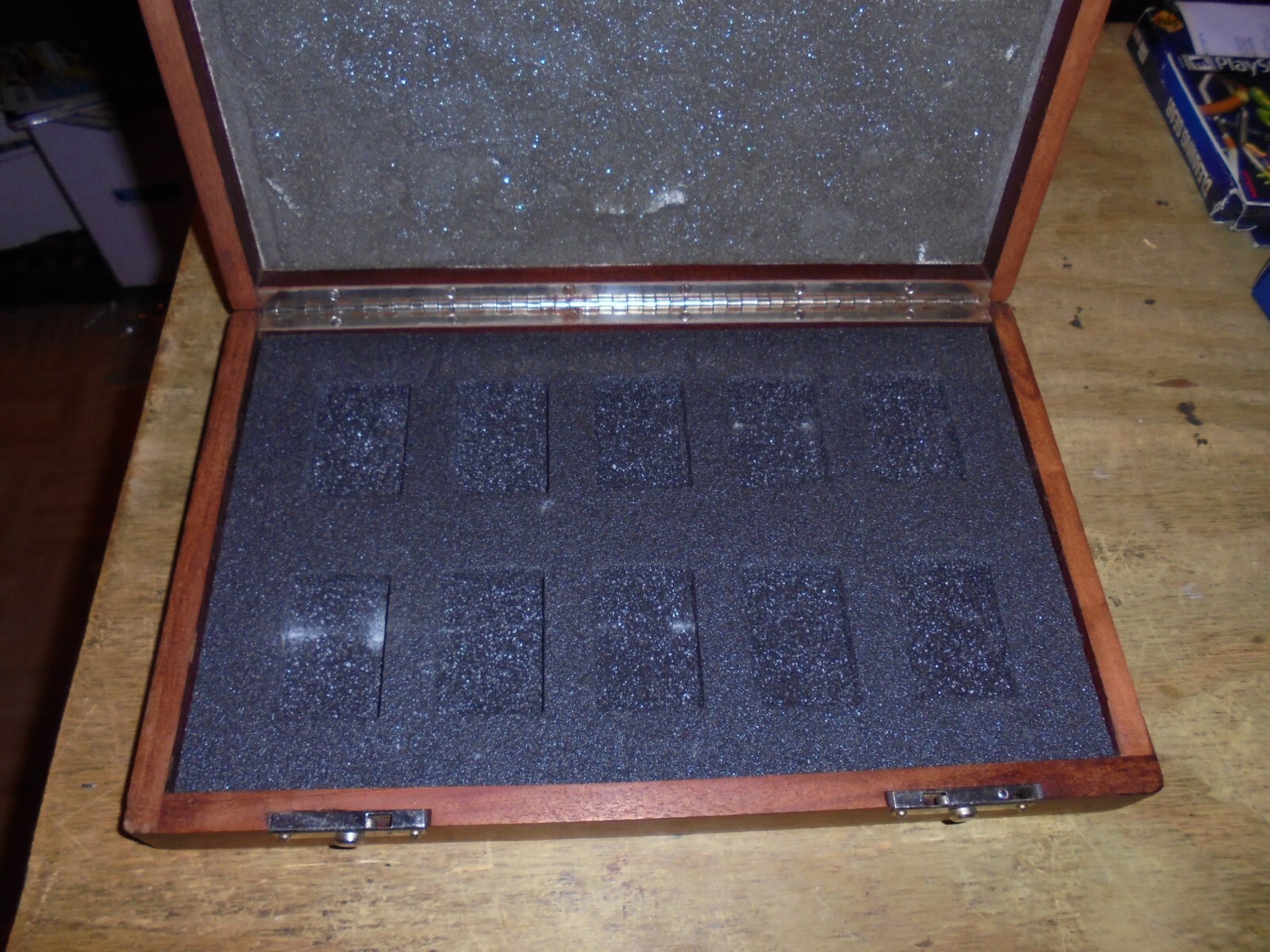 VINTAGE camel ZIPPO LIGHTER Gas Station CASE DISPLAY wooden holds 10 lighters