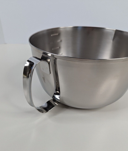 West Bend Vintage Stainless Steel 3QT Grip N Whip Batter Mixing Bowl W/ Handle - Picture 5 of 12