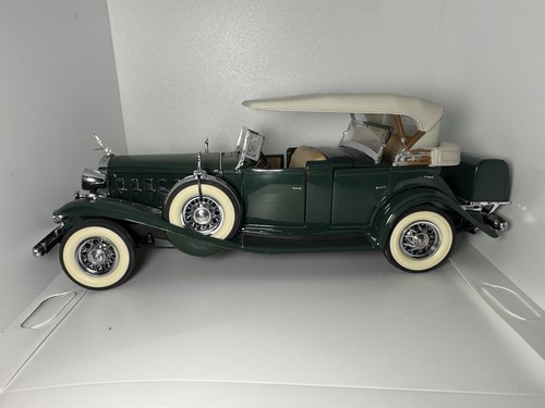 A Danbury mint scale model of the 1932 Cadillac V16 Sport Phaeton - Picture 17 of 18