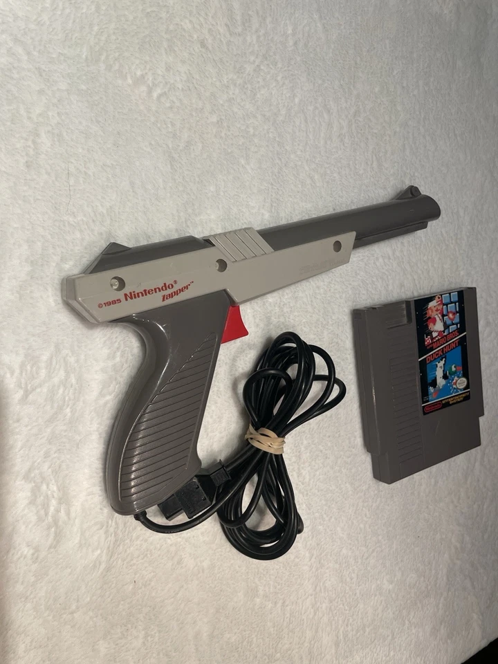 NES Super Mario Bros./ Duck Hunt Game with Nintendo Zapper Controller - Image 2 of 4