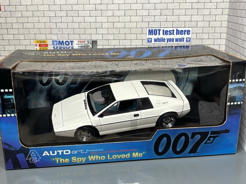 1:18 *BOXED* AUTOart James Bond 007 Lotus Esprit Type 79 White 75300 MODEL CAR!! - Picture 2 of 6