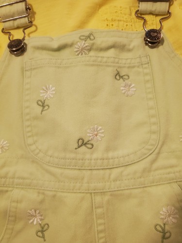 Little Girl's Play Outfit Of Overalls and a Bright Yellow Sirt. Size 4 - Picture 4 of 9