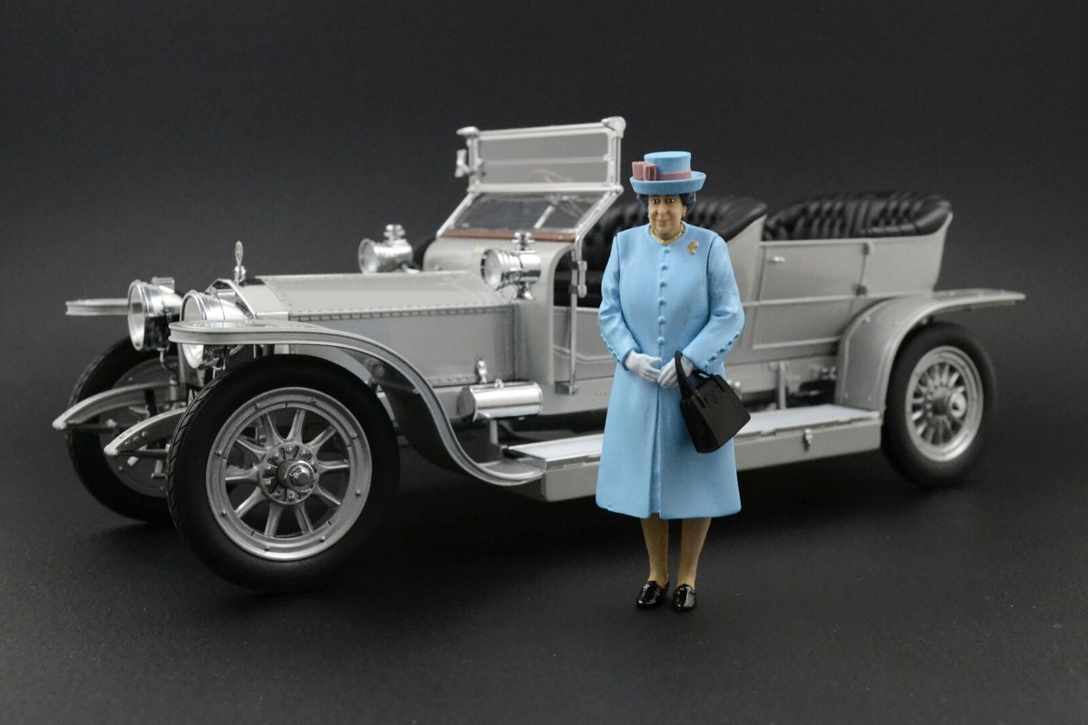 Queen Elizabeth II Figure for 1:18 Rolls-Royce Phantom Ghost
