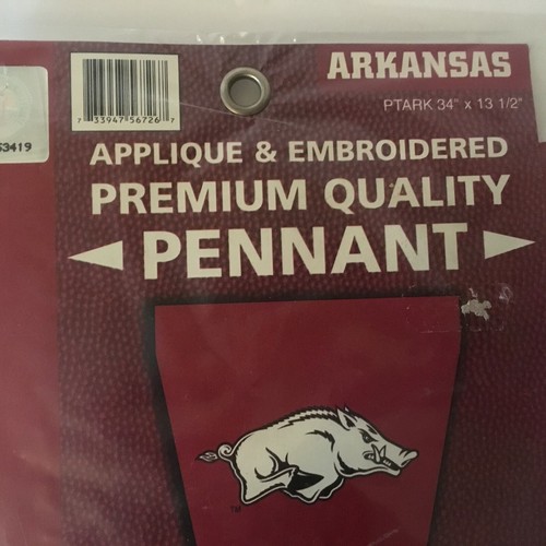 Apliques de banderín Arkansas Razorbacks bordados 34" x 13,5" interior/exterior nuevo en paquete - Imagen 4 de 6