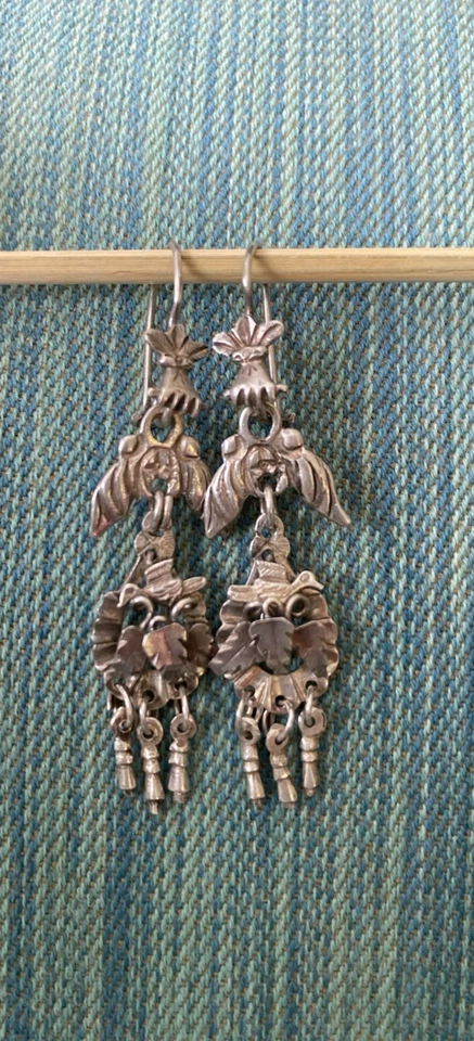 Pendientes colgantes estilo Frida de plata de ley 925 con pájaros del amor de México que llevan a mano Foto 2 de 4