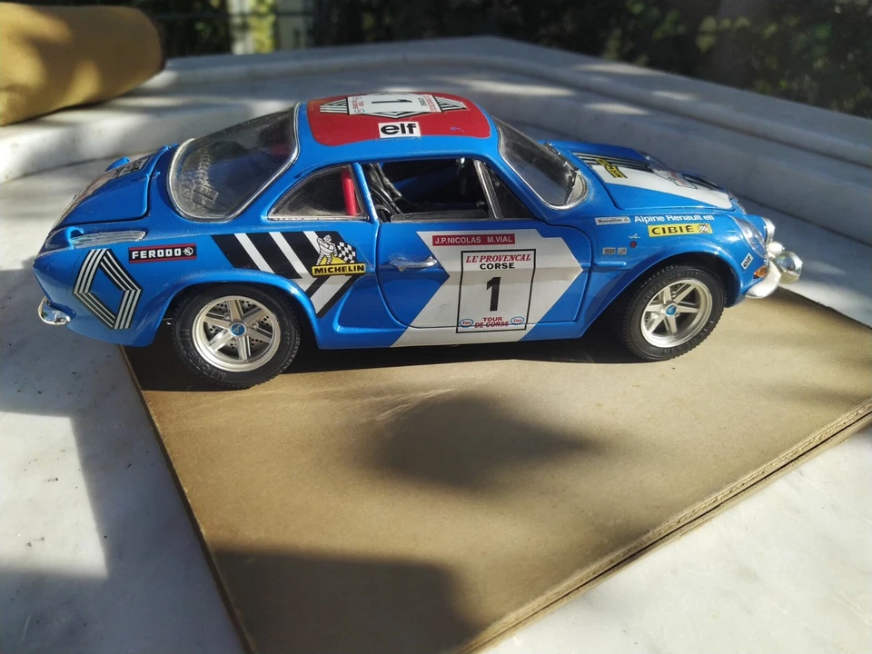 Modellino Auto Alpine A 110 - Burago - Scala 1:16 - Immagine 4 di 4