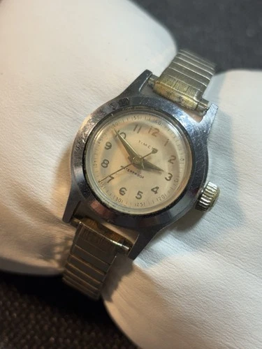 Vintage Wind Up Timex Mechanical Ladies Watch 26mm Silver Women Wristwatch Runs