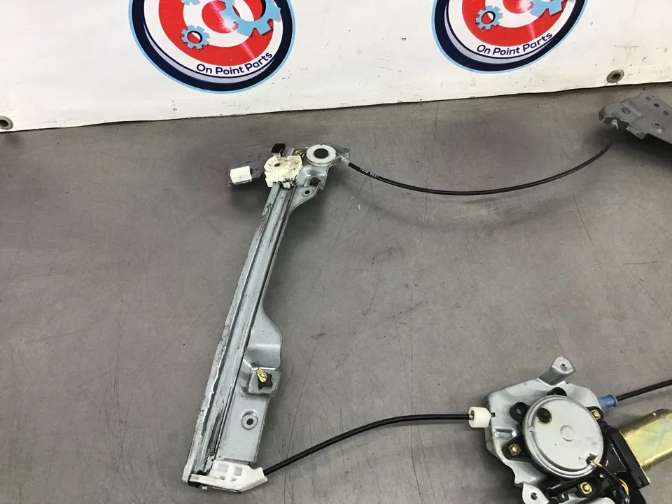 Двигатель регулятора левого окна 2006 Nissan 350Z 80731 от оригинального производителя 12BD7CA - Изображение 2 из 4