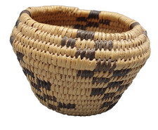 Hopi Min Coiled Woven  Basket Native American Vintage  2.1/2" T x 3.1/2" W