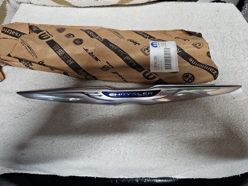 Mopar 68146420AA "Chrysler" Blue/Chrome Deck Lid Emblem - Bild 2 von 3