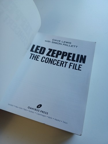 Led Zeppelin : The Concert File by Dave Lewis (2006, Trade Paperback) - Bild 6 von 7