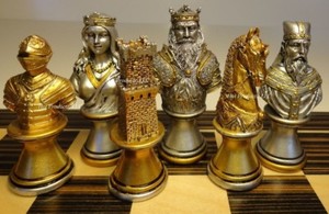 MEDIEVAL-TIMES-CRUSADE-BUSTS-chess-men-set-Gold-Silver-No-Board