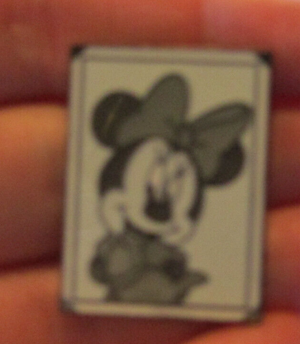 set of 2 Disney pin Minnie Mouse and Donald Duck black and white photograph - Picture 6 of 7