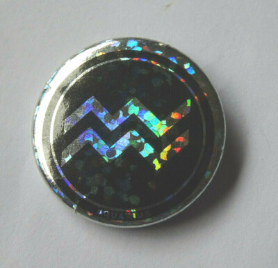 ASTROLOGIE ASTROLOGY BUTTON ANSTECKER BADGE PIN AQUARIUS WASSERMANN ZODIAC 2,5cm