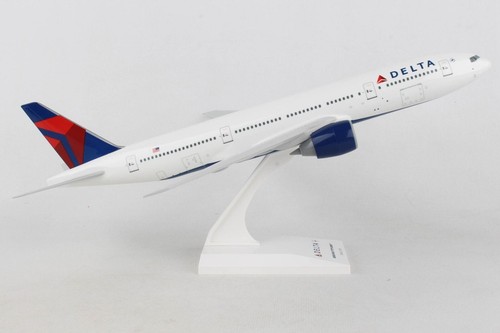 MODELO SKYMARKS (SKR374) DELTA 777-200 (REG# N709DN) ESCALA 1:200 CON SOPORTE DE PANTALLA - Imagen 3 de 4