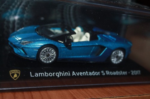LAMBORGHINI - AVENTADOR S ROADSTER - 2017 - SCALA 1/43 - Foto 5 di 5