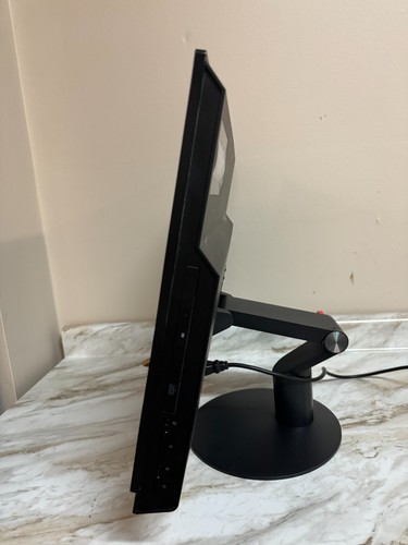 Lenovo ThinkCentre M910z AIO PC i5-7500 16GB RAM 525GB SSD Windows 11 Pro - Picture 5 of 17
