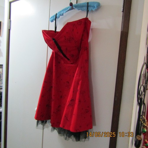 Size XXL Ladies Lip Service Strapless Red Dress With Black Lace Under Skirt - Picture 8 of 11
