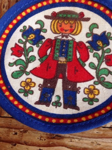 2 Vintage Sew On Patch Dutch Girl Gretel Blue Red Gold Green 4.25" by 3.75" - Picture 10 of 10