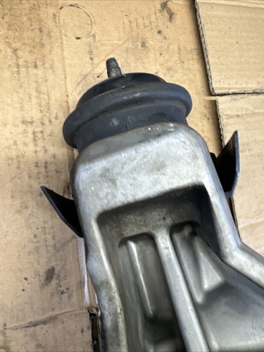 06-08 Infiniti M35 RWD Left Engine Mount and Insulator 11233-EG001 11220-EG001 - Picture 7 of 14