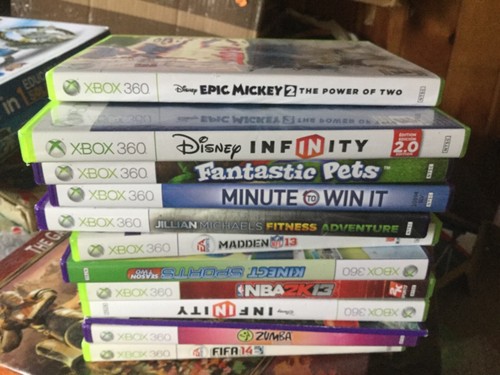 Microsoft Xbox 360 E 4GB Model (1538) Console Bundle 12 games 4 controllers more - Picture 3 of 7