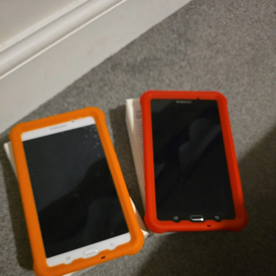 Samsung Galaxy Tab A SM-T580 2016 7" (WiFi, 8GB, 8MP) Tablet - White and Black  - Image 3 of 4