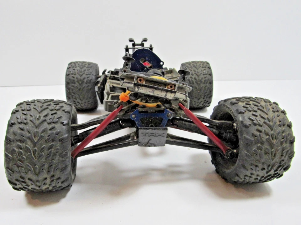 Traxxas Mini E  Revo 4x4 Monster Truck Trail Roller Chassis #P28 - Image 2 of 4