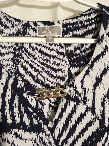 JM Collection-Navy Blue White Geo Flutter Sleeve Keyhole Top Tunic-1X - Picture 2 of 6