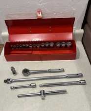 VINTAGE  INDESTRO  SUPER 21 PIECE  1/2  INCH  SOCKET  SET  &  METAL  BOX
