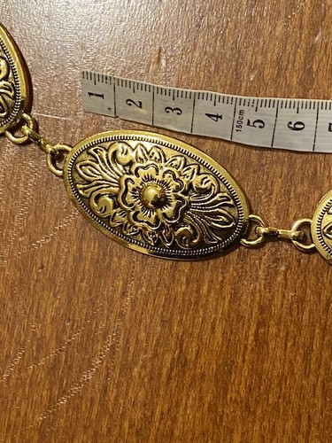 Vintage Style Engraved Metal Conchos Gold tone Chain Belt - Picture 6 of 7