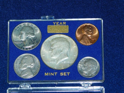 JUEGO DE 2 JUEGOS DE 1965 Y 1966 COMO NUEVOS con MONEDA DE MEDIO DÓLAR 40% PLATA - Imagen 10 de 11