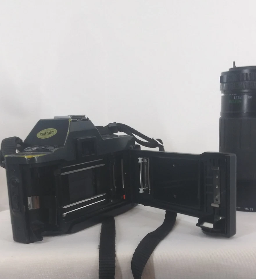 CANON T70 CAMERA Bundle - Flash, Body & multiple Lens including zoom - Image 3 of 4