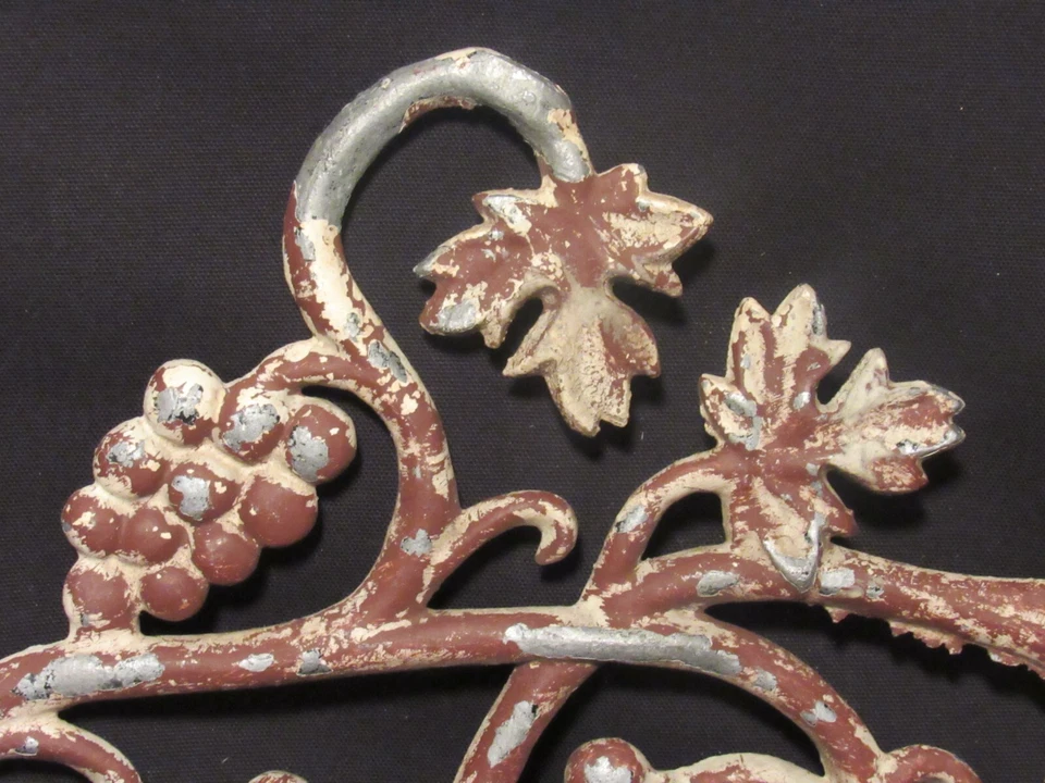 Cabezal de frontón fundido Shabby Chic de colección viñedo 19 1/2" uvas y vides salvamento Foto 3 de 4