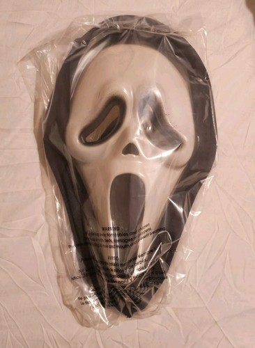 Retro Scream Ghost Face Halloween Mask With Tube For Blood Plastic Mesh Eyes - Picture 1 of 5