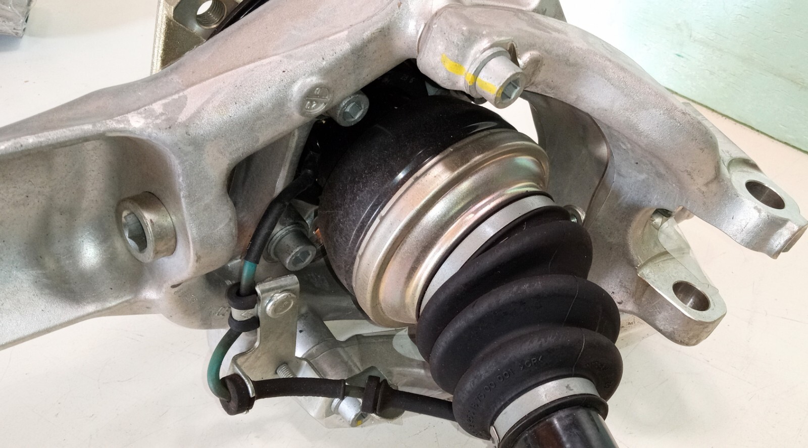 Ferrari 599 Wheel Bearing Upright Knuckle Hub_Drive Axle Shaft_220453_LH_NEW_612