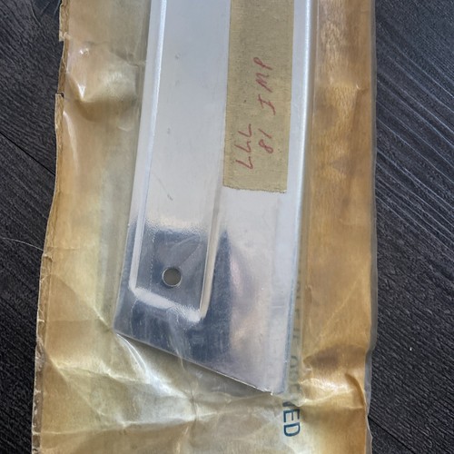 1982/90 Caprice GM 20134057 Molding Roof Drip Rear 1982-1990 GM B Pillar - Picture 2 of 6
