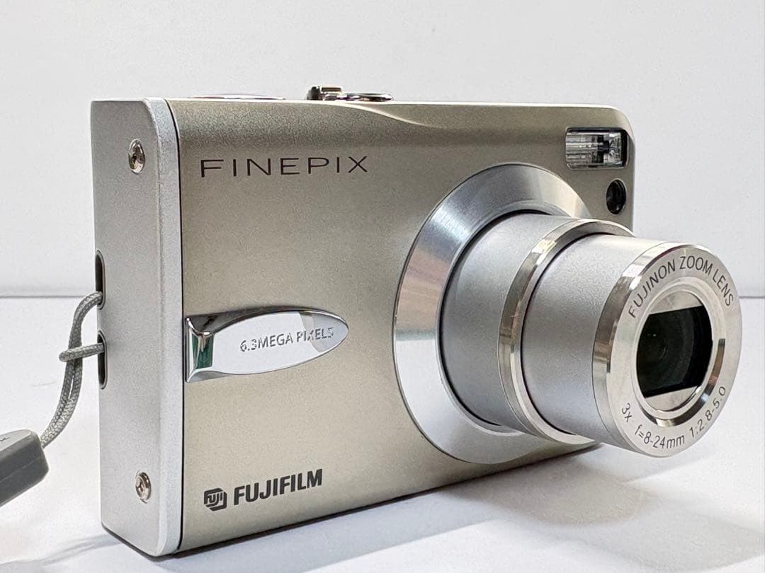 FUJIFILM FINEPIX F30 Compact Digital Camera with Fujinon Zoom Lens