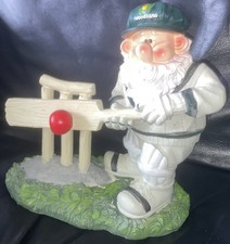 WICKET WILF CRICKET GARDEN GNOME ORNAMENT POLY RESIN NO SIGNS OF USE
