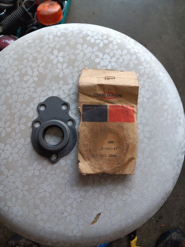 Harley Davidson Hummer Main Gear Oil Seal Retainer With Seal, 125cc  #35150-47 - Picture 1 of 4