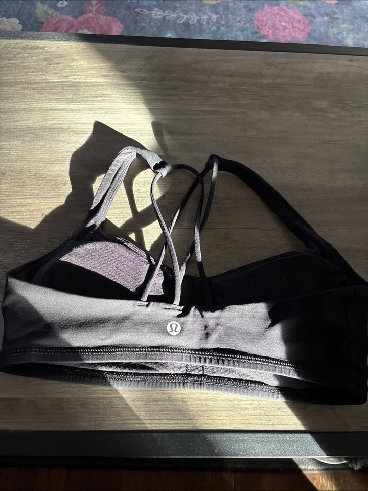 Sujetador Lululemon Energy Exhale Negro - Malla con tiras Talla 8 Usado en Excelente Condición Foto 2 de 4
