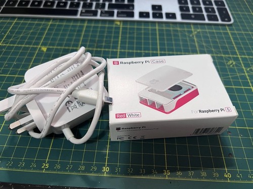 Raspberry Pi 5 4 Go, alimentation et étui d'origine mais uniquement lumière rouge - Photo 5/5