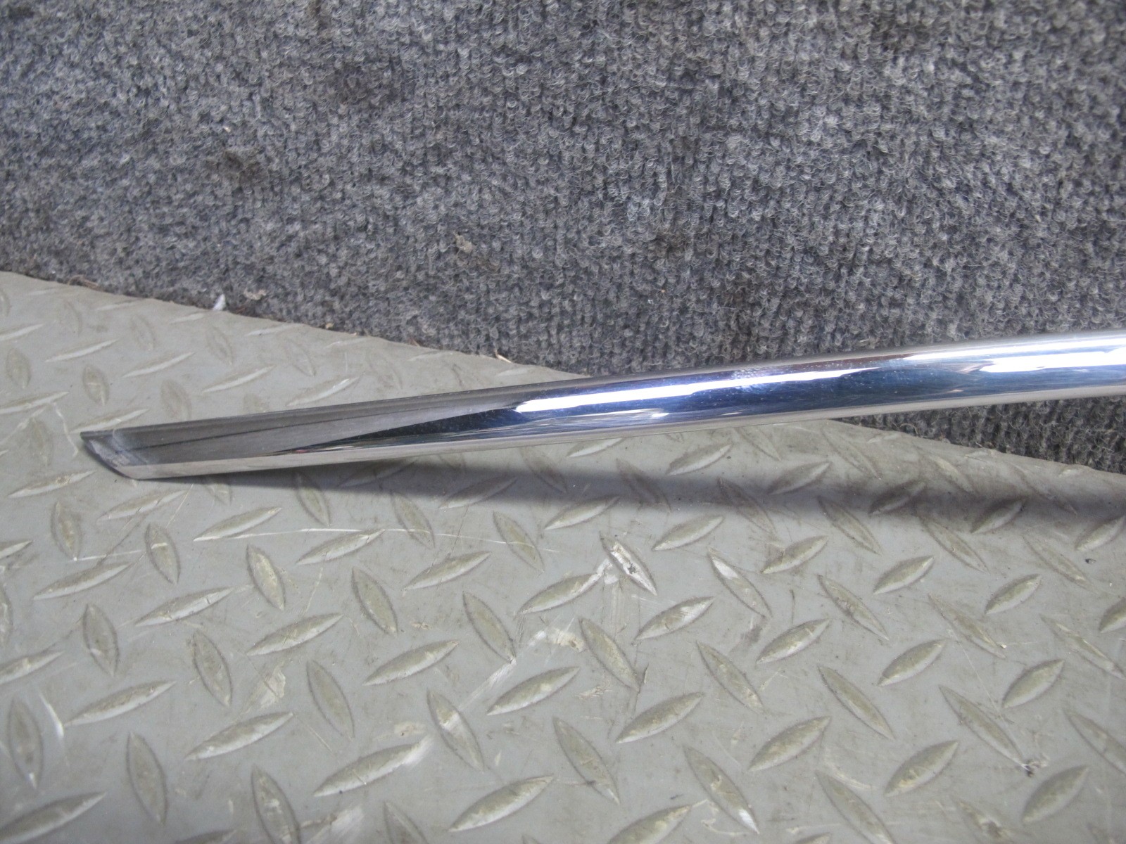 2006-2012 BENTLEY FLYING SPUR FRONT LEFT DOOR WINDOW CHROME TRIM MOLDING SET