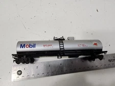 HO SCALE "MOBIL OIL" GATX 46210 TANKER FREIGHT TRAIN CAR