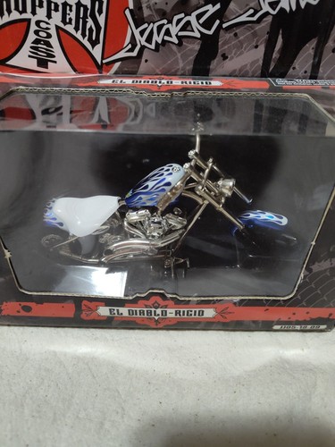 Pair West Coast Choppers Jesse James 1:18 Diecast 2005 - Picture 2 of 10