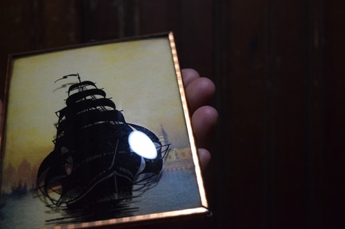 1910s CIRCA REVERSE PAINTED CONVEX BUBBLE GLASS PAINTING TALL SHIP LEAVING PORT - Picture 9 of 14