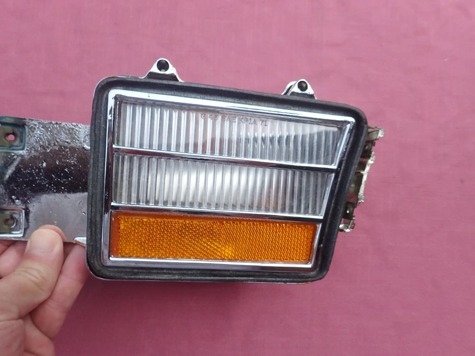 Buick Electra 1971-72, montaje de luz de marcador lateral LeSabre, izquierda, ¡nuevo! 917219 lámpara Foto 3 de 4