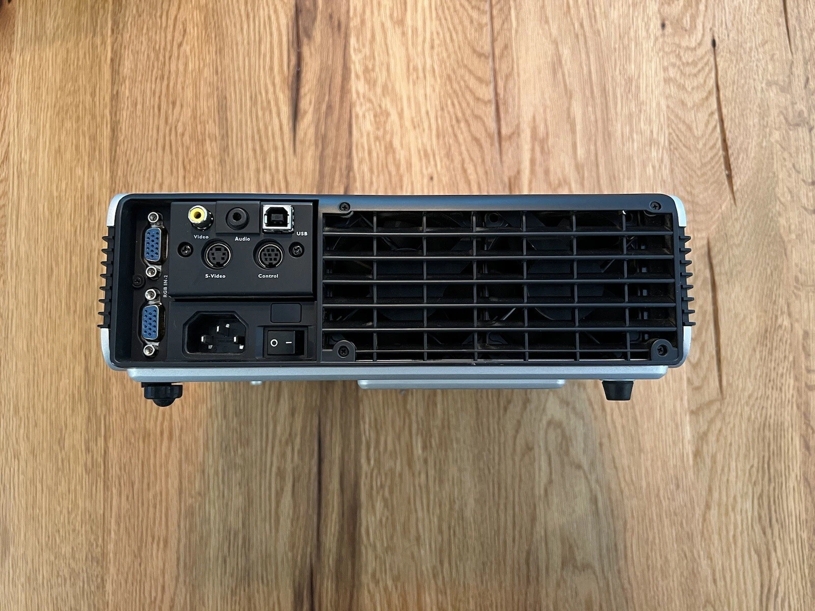 BenQ PB7110 Black And Silver Projector With Accessories And Bag Turns On 5
