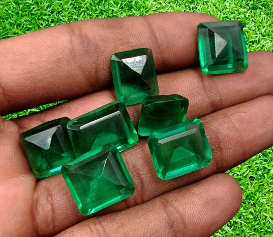 200 Ct Discounted Offer Green Moldavite Emerald Cut Certified Gemstone Lot - Image 2 of 4