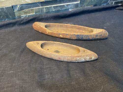 Un lot d'anciens canots amérindiens en bois sculpté à la main 12" et 9,5" - Photo 1/5
