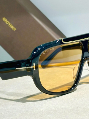 Vintage Tom Ford Black Frame Sunglasses with brown Lenses and Gold Accents Tom Ford FT1325 47 23-145 Unisex Sunglasses Black Frame  main image 4